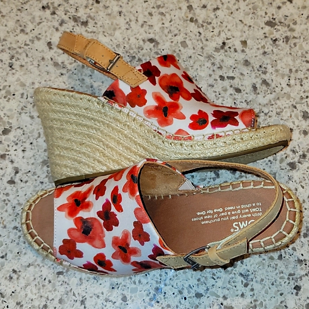 TOMS Monica floral Wedges. Absolutely gorgeous 😍,  never worn!